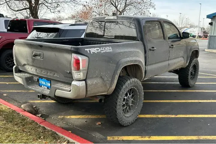 $32995 : Toyota Tacoma 2021 4x4 SR5 V image 2