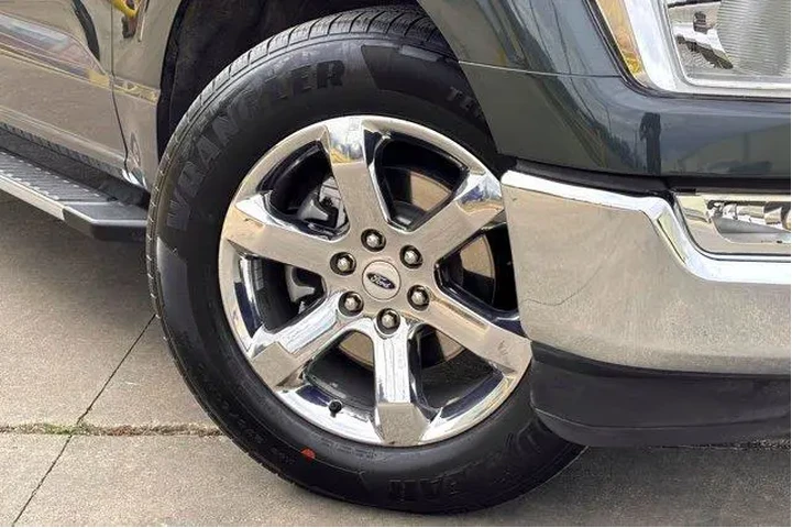 $28977 : Ford F-150 2021 4x2 XLT 4dr image 2