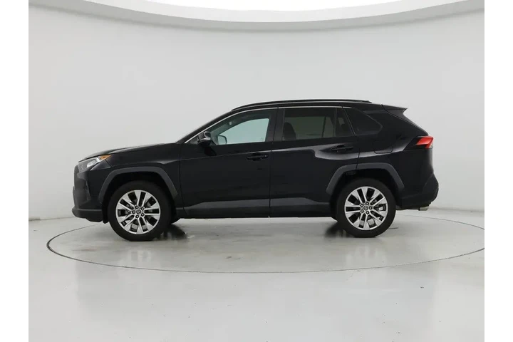 $27998 : Toyota RAV4 2020 AWD XLE Pre image 3