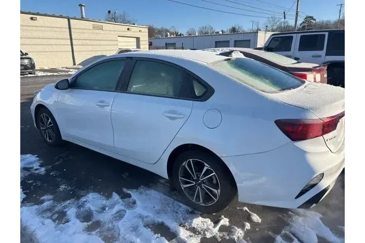 $18833 : Kia Forte 2023 LX 4dr Sedan image 6