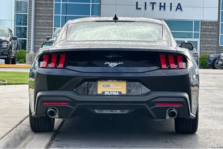 $31995 : Ford Mustang 2026 EcoBoost P image 7