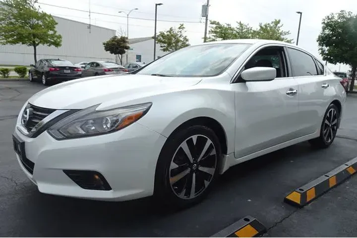 2018 Altima image 4
