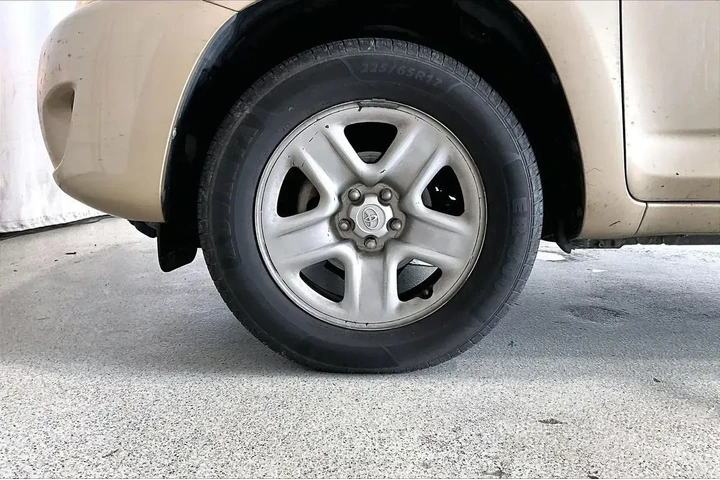 $7991 : Toyota RAV4 2012 Base 4dr SU image 6