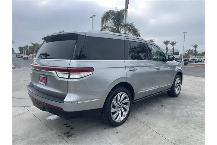$39467 : Lincoln Navigator 2022 4x2 R image 8