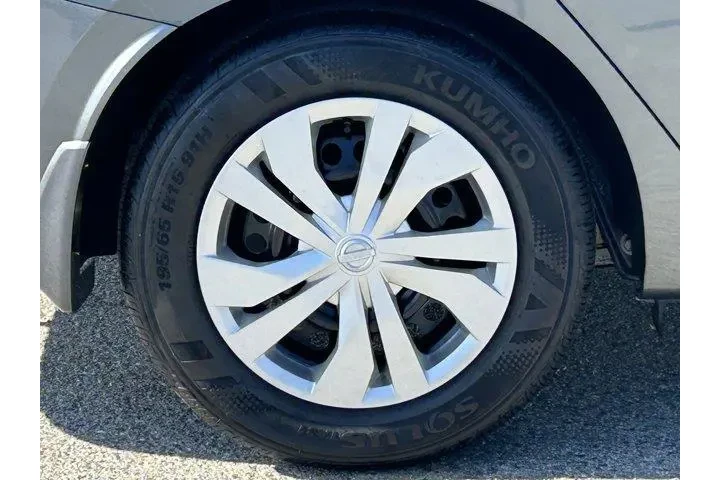 $17750 : Nissan Versa 2025 S 4dr Seda image 7