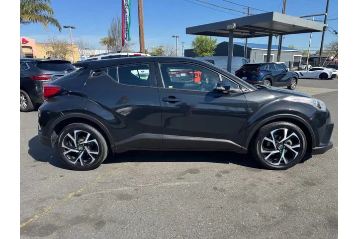 $13998 : 2018 C-HR XLE image 10