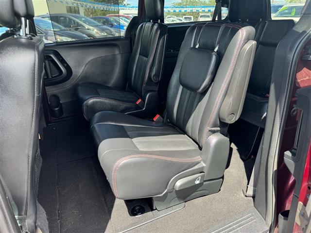 $17995 : 2018 Grand Caravan image 9