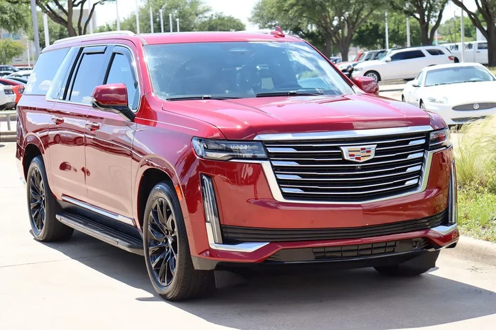 $64545 : 2021 Escalade ESV Premium Lux image 3