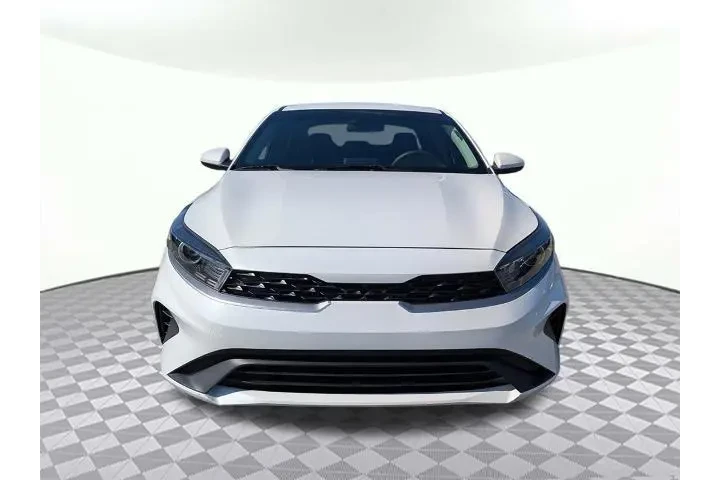 $17371 : Kia Forte 2023 LXS 4dr Sedan image 8