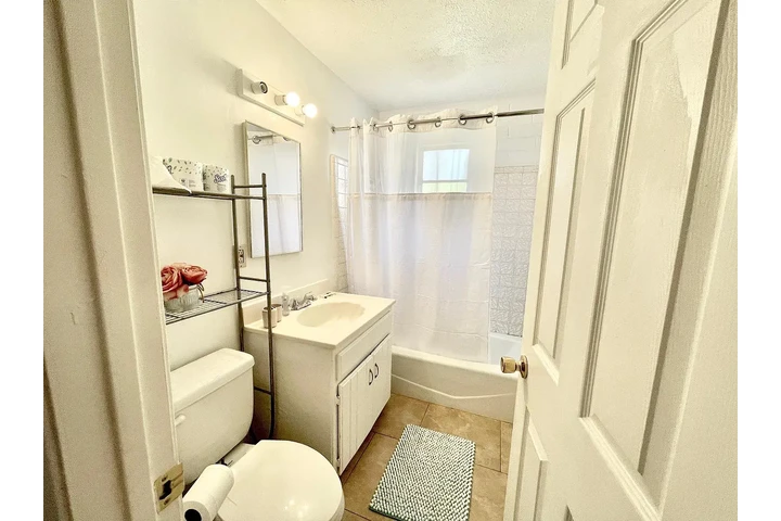 $900 : mid-century modern home image 5