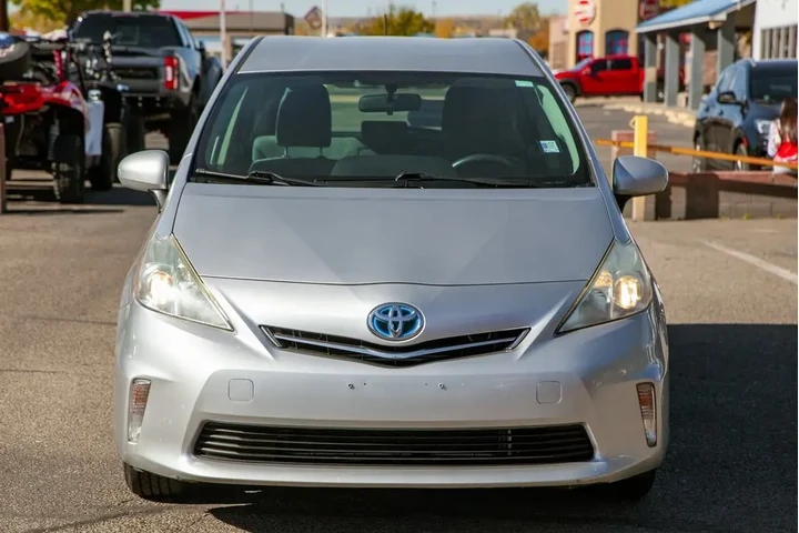 $9950 : 2012 Prius v Two image 3