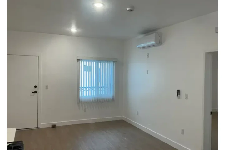 $2598 : 1620 S Bentley Ave1620 s,In LA image 2