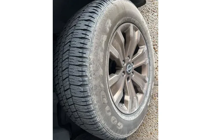 $37262 : Nissan Titan 2024 4x4 SV 4dr image 2