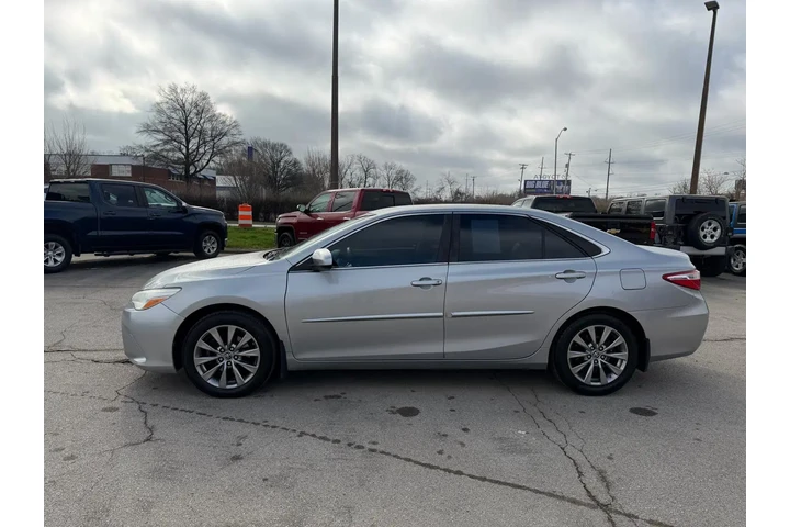 2016 Camry XLE image 5
