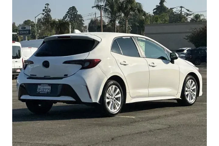 $21990 : Toyota Corolla Hatchback 202 image 3