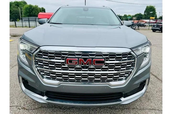 $25995 : 2023 GMC Terrain Denali AWD image 2