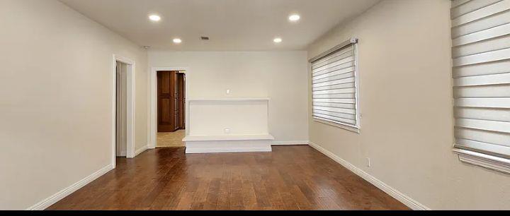 $2400 : 3 bedroom 2 bath house in LA image 5