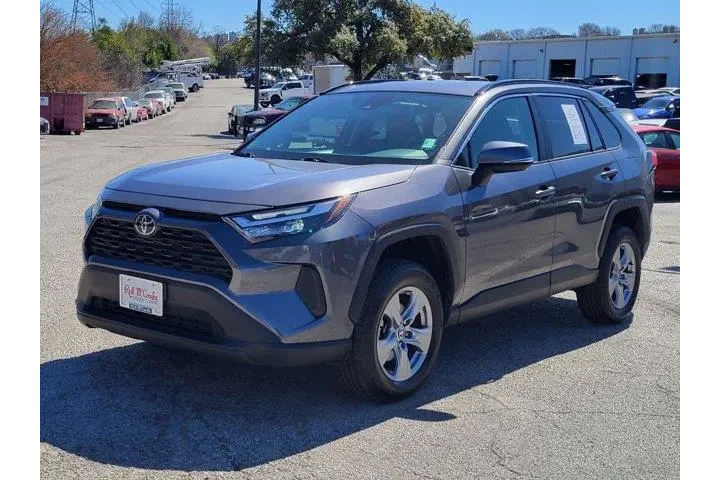 $27500 : Toyota RAV4 2024 XLE 4dr SUV image 7