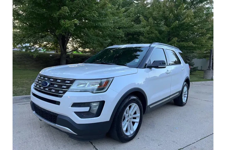 $9995 : 2016 Explorer XLT image 2