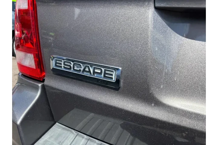 2012 Escape XLT image 9