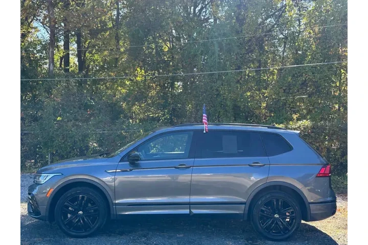 $16980 : 2022 Tiguan SE R-Line Black 4 image 6