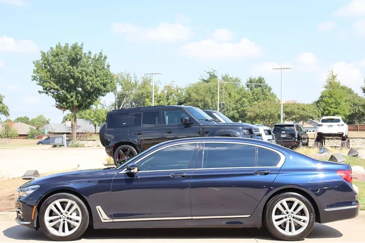 $23998 : 2016 7 Series 750i image 9