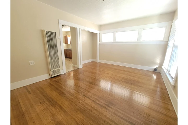 $1750 : 1 Bedroom Apartment For Rent image 4