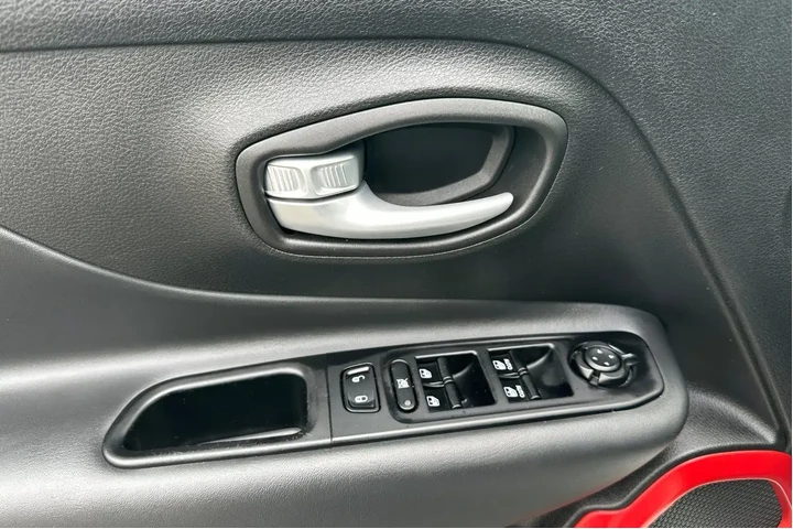 $19788 : Jeep Renegade 2023 4x4 Trail image 10