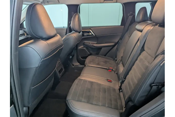 $25997 : Mitsubishi Outlander 2024 SE image 9