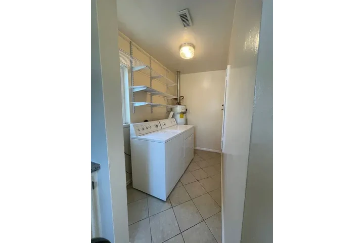$1400 : Norwalk - Single Family Home image 6