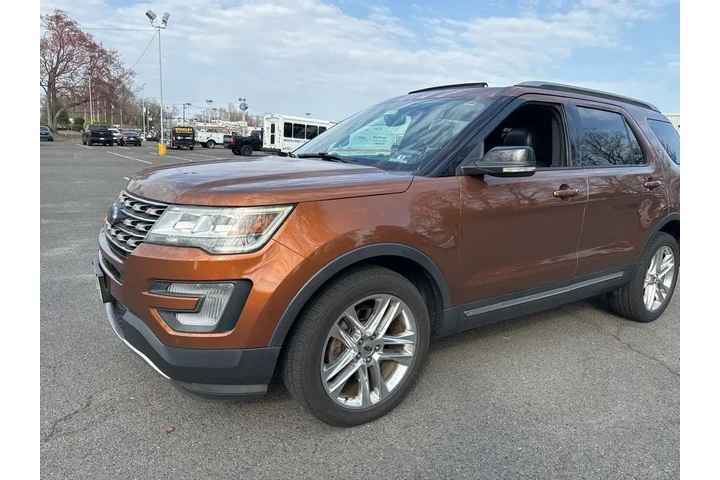 $17995 : Ford Explorer 2017 AWD XLT 4 image 1