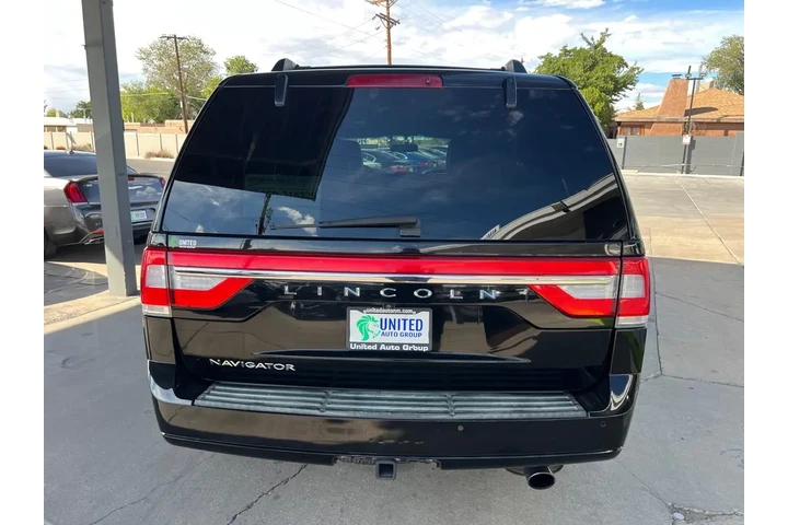 2017 Navigator Select 4WD image 6