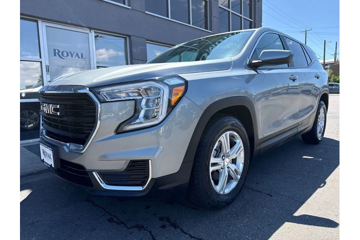$21995 : 2024 GMC Terrain FWD SLE image 2