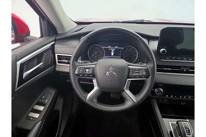 $25998 : Mitsubishi Outlander 2023 SE image 10