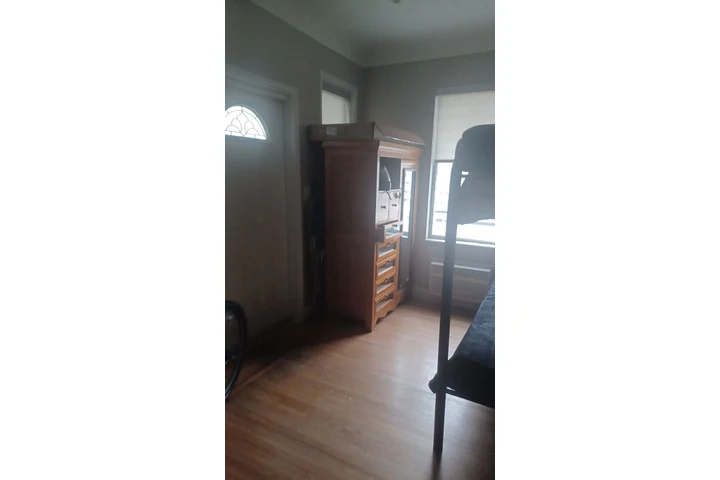 $585 : Busco Roomate Miami Beach image 1