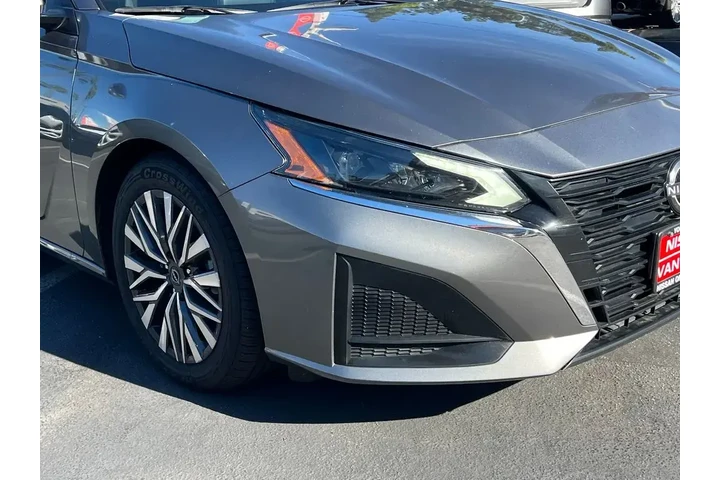 $18998 : Nissan Altima 2023 2.5 SV 4d image 9