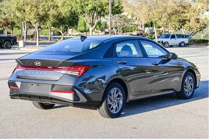 $26000 : Hyundai ELANTRA Hybrid 2026 image 4