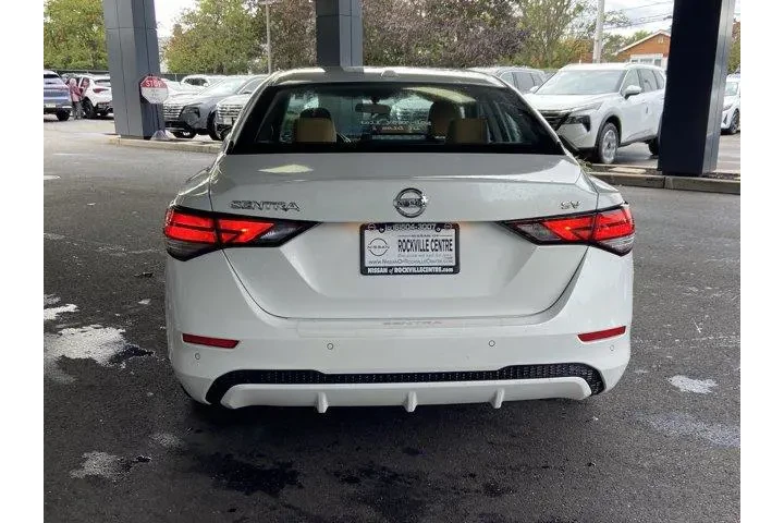 Nissan Sentra 2022 SV 4dr Se image 6