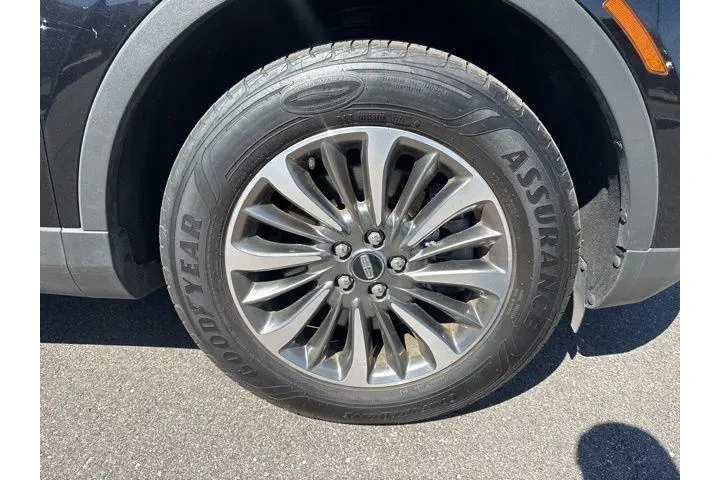 $18499 : Lincoln Nautilus 2020 4dr St image 9