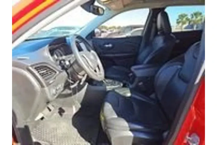 $13455 : Jeep Cherokee 2019 4x4 Trail image 4