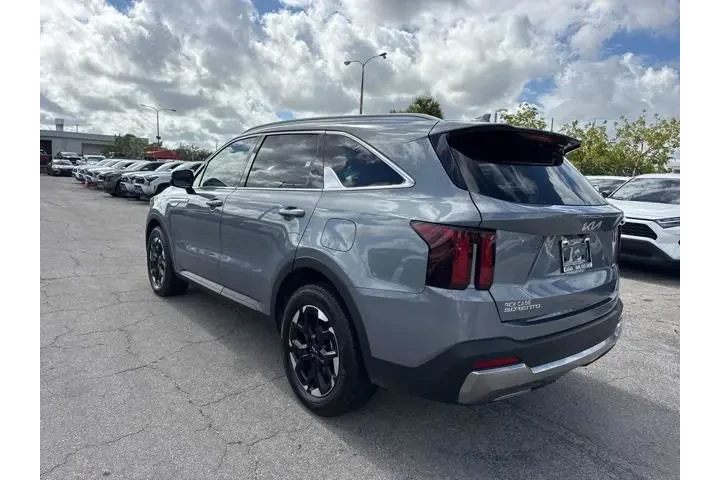 $27988 : Kia Sorento 2025 S 4dr SUV image 5