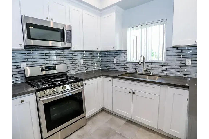 $1900 : 2 bedroom Apartment in Lynwood image 6