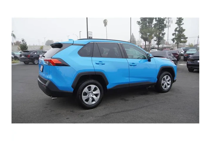 $19984 : 2021 RAV4 LE image 6