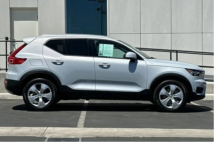 $24900 : Volvo XC40 2022 AWD T5 Momen image 2