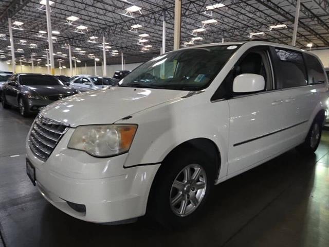 $6497 : 2009 Town and Country Touring image 2