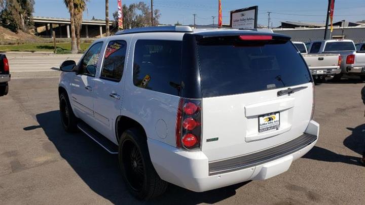 2010 GMC Yukon Denali image 5