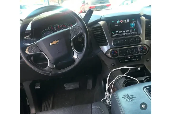 $16500 : 2017 Suburban LS image 5