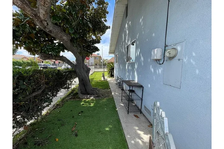 $900 : Two bedroom house in ready ! image 7