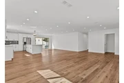 $2400 : 3 Bedroom House In South Gate thumbnail