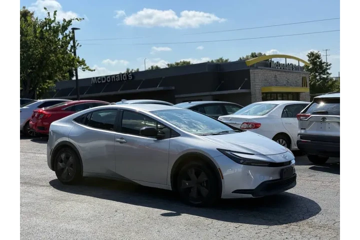 $20995 : 2023 Prius LE image 8